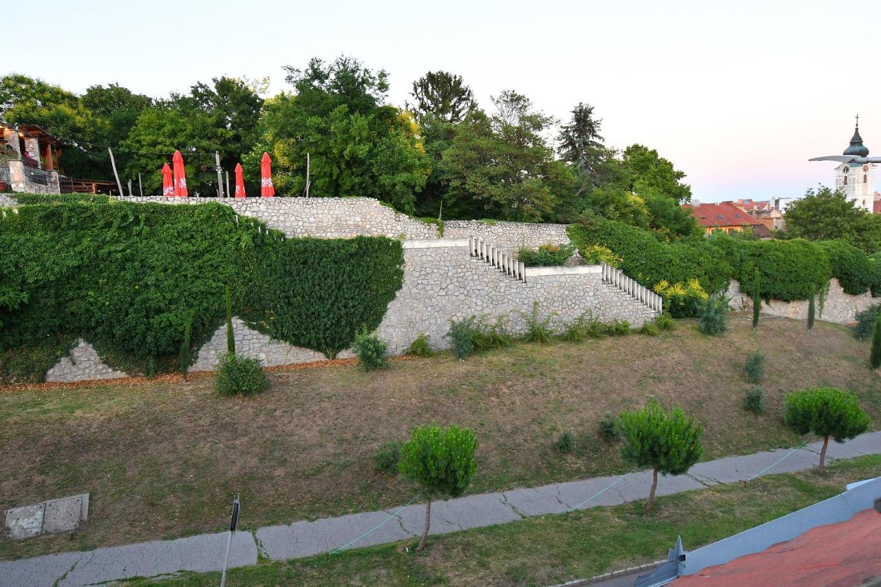 Szinbad Hotel Pécs Eksteriør billede