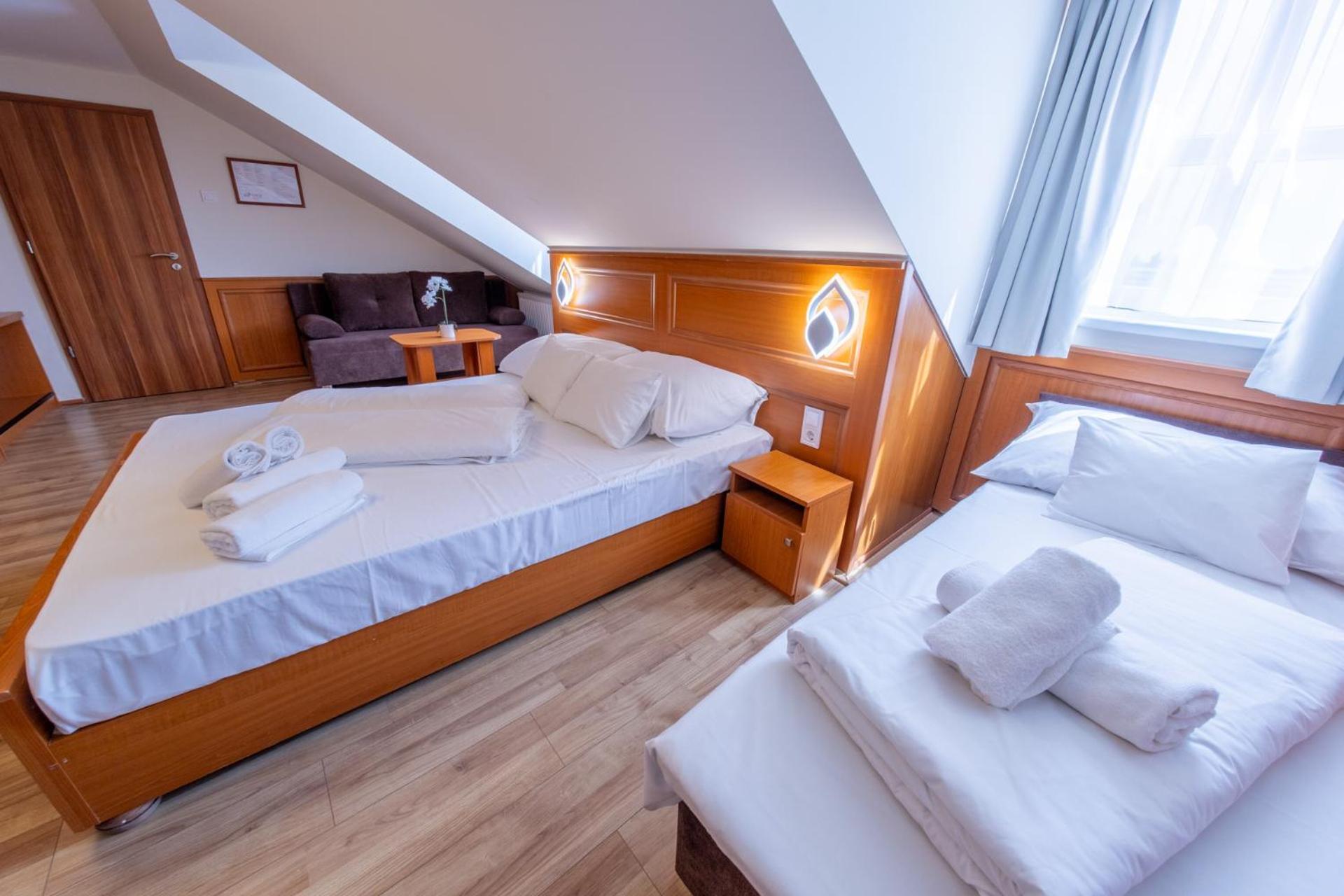 Szinbad Hotel Pécs Eksteriør billede