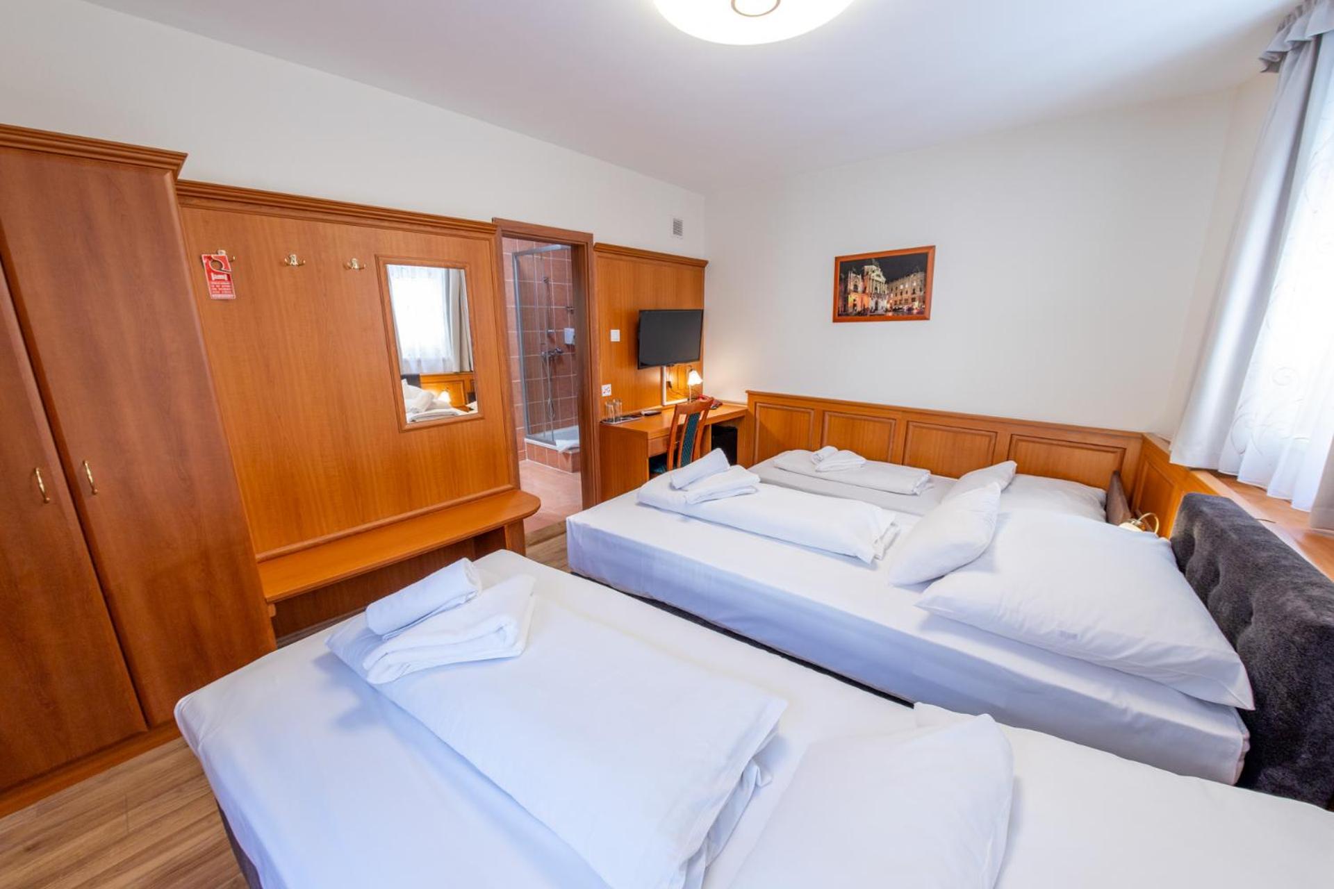 Szinbad Hotel Pécs Eksteriør billede