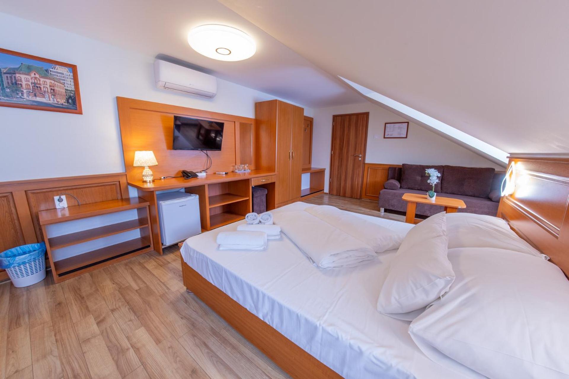 Szinbad Hotel Pécs Eksteriør billede