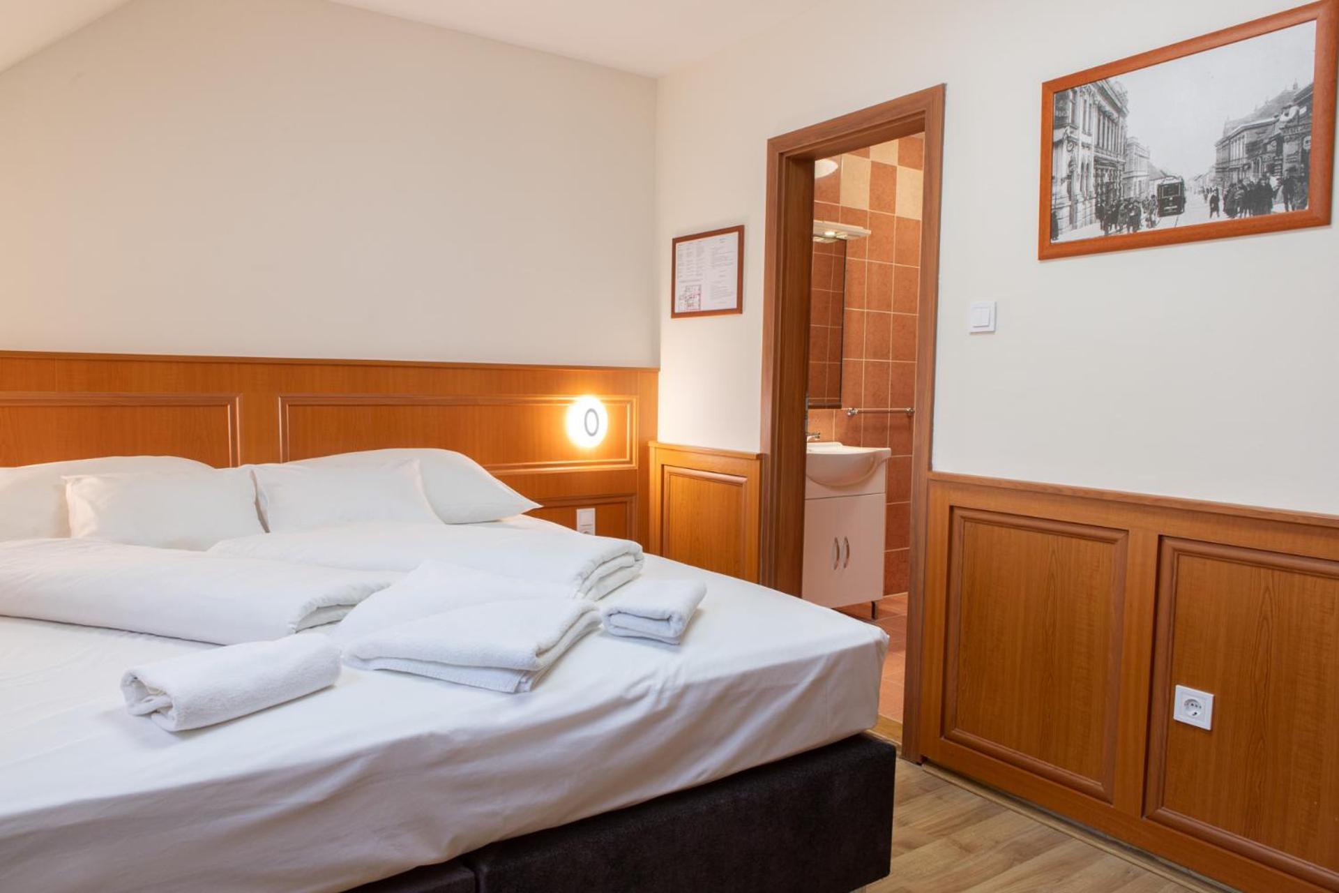 Szinbad Hotel Pécs Eksteriør billede
