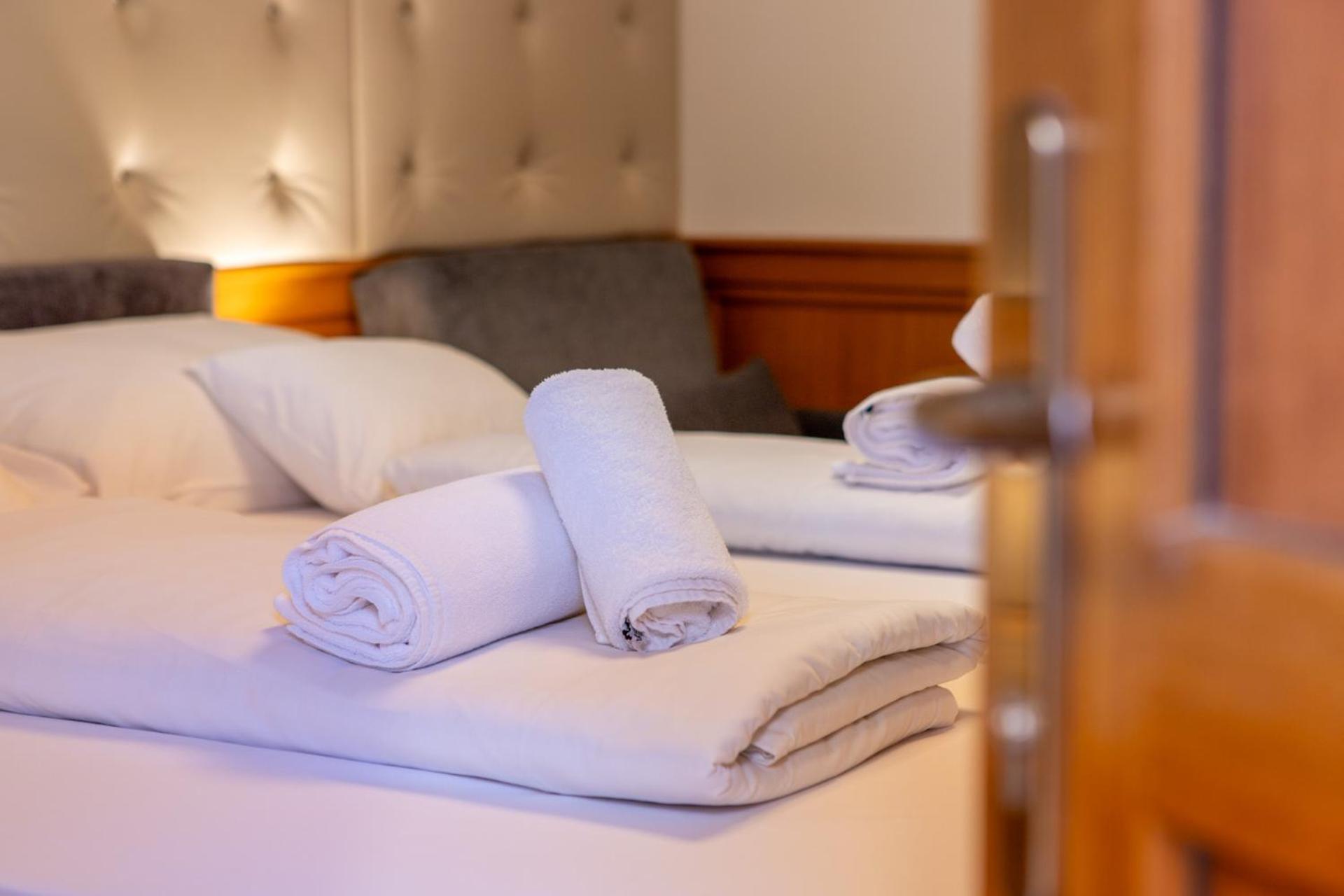 Szinbad Hotel Pécs Eksteriør billede