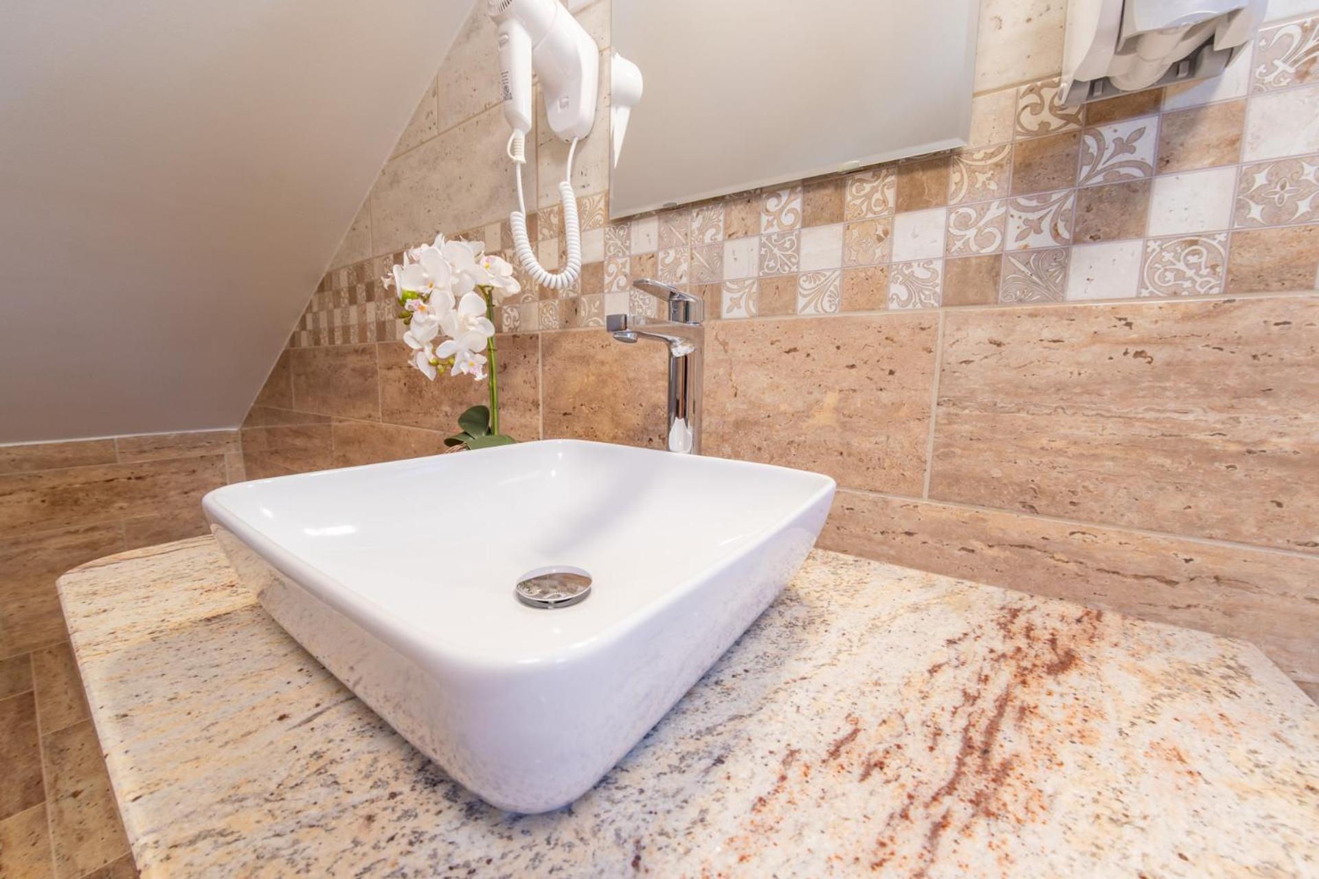 Szinbad Hotel Pécs Eksteriør billede
