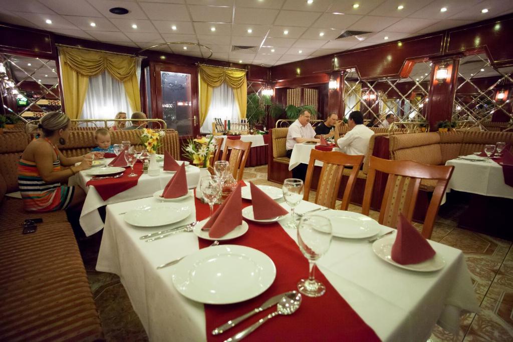 Szinbad Hotel Pécs Eksteriør billede